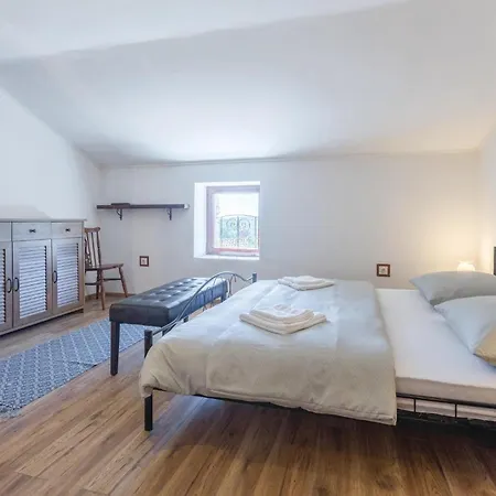 Feriehus Amazing In With Kitchen Poreč