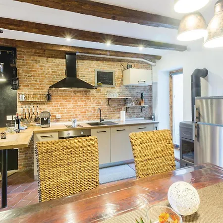 2 Bedroom Beautiful Home In Porec * Пореч