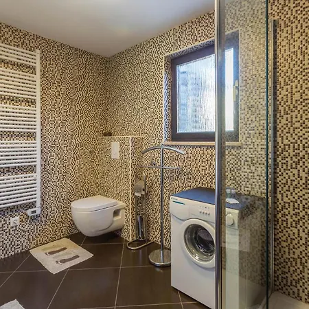 Feriehus Amazing In With Kitchen Poreč