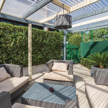 Дом отдыха 2 Bedroom Beautiful Home In Porec *