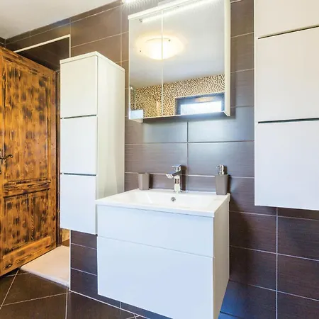 Feriehus Amazing In With Kitchen Poreč